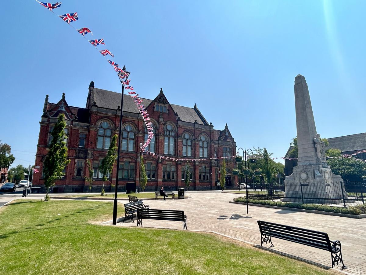 Albert Square Fenton